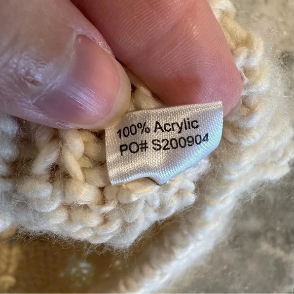 Women’s Cable Knit Cream Beanie Acrylic Hat - Picture 4 of 4